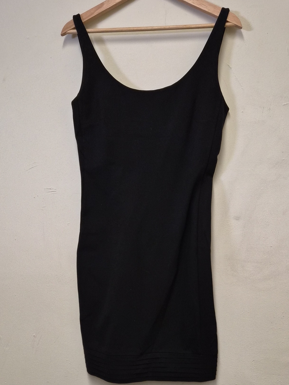Diane Von Furstenberg Sleek Black Scoop Neck Mini Dress Size 8